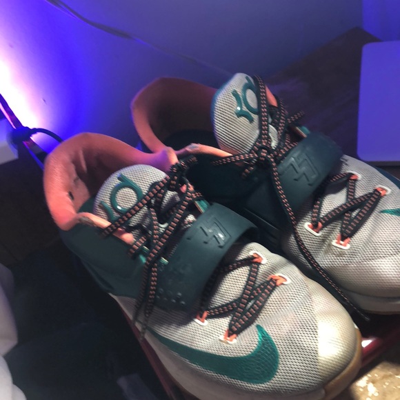 KDs basketball shoes - Picture 2 of 2